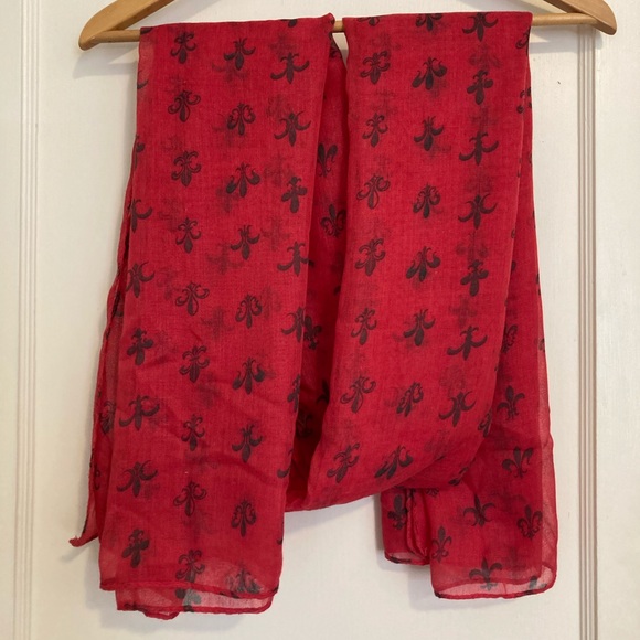 Red scarf with New Orleans Fleur-de-lis - Picture 1 of 3